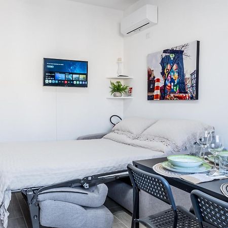 Enjoy And Fly Apartment Фиумичино Екстериор снимка